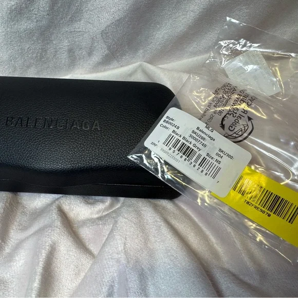 Balenciaga Authentic Oversized Black Shield Sunglasses BB-0024-S 004 NWT - Picture 9 of 14